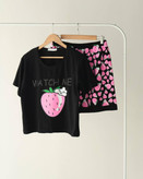 ست تیشرت شلوارک توت فرنگی پنبه درجه یک چاپی فری سایز ۳۶ تا ۵۵ تن شیک