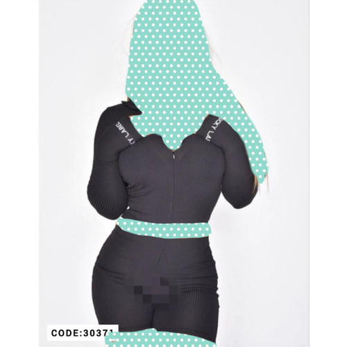 30371 ست دو تکه کراپ نیمتنه و شورتک شلوارک لوکی لیبل آستین فینگری شصتی گلدوزی جنس کبریتی فری سایز ۳۶ تا ۴۶ تن شیک