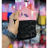 SHIL شلوار لگ چرم طرحدار با دو طرف کشسانی کمر کش ۱۰ سانتی قد ۹۰ در ۳ سایزبندی تن شیک