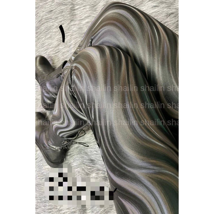 SHIL شلوار لگ چرم طرحدار با دو طرف کشسانی کمر کش ۱۰ سانتی قد ۹۰ در ۳ سایزبندی تن شیک