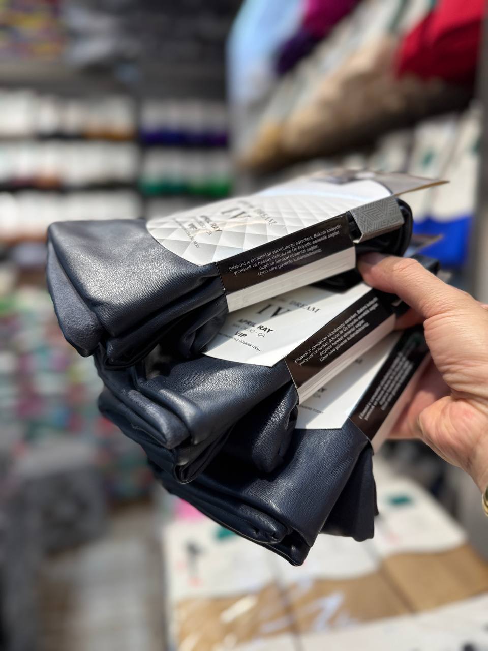 شلوار لگ چرم داخل مخمل اورجینال ترک قد ۹۰ کمرگنی سایزبندی از لارج تا دو ایکس لارج تن شیک