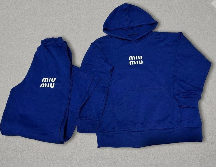 BT ست هودی و شلوار میومیو miu miu کرکی توکرکی داخل کرکی فری سایز ۳۶ تا ۴۴ تن شیک ❌ارسال فقط بصورت تیپاکس یا پیک برای تهران است.لطفا هنگام ثبت سفارش گزینه تیپاکس یا پیک را انتخاب کنید❌