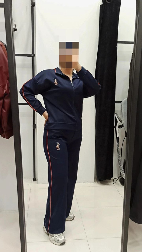 S ست سوییشرت شلوار پاییزه پلو polo جنس اویشو قد سویشرت حدودا 65 قد شلوار 110 فری سایز ۳۶ تا ۴۲ تن شیک ❌ارسال فقط بصورت تیپاکس یا پیک برای تهران است.لطفا هنگام ثبت سفارش گزینه تیپاکس یا پیک را انتخاب کنید❌