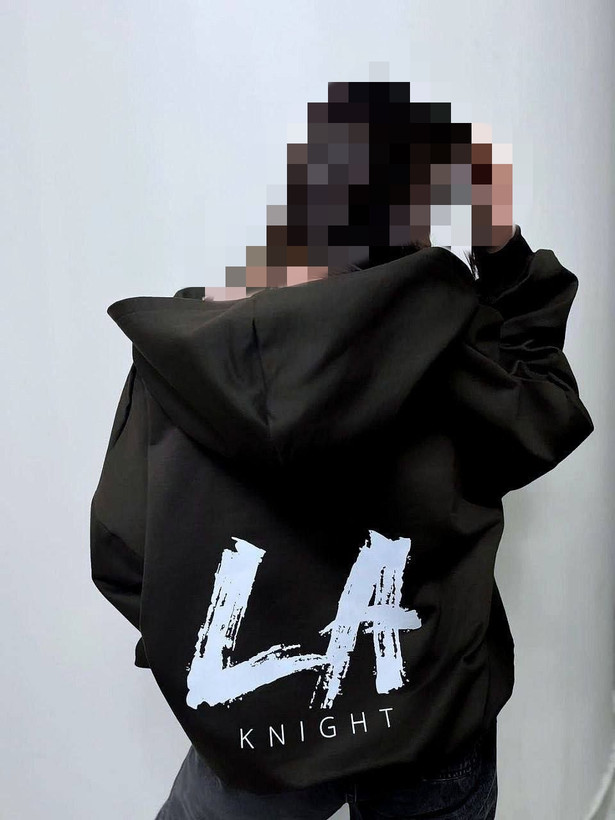 BTسویشرت LA فری سايز از 36 تا 44 قد 70 عرض 60 تن شیک ❌ارسال فقط بصورت تیپاکس یا پیک برای تهران است.لطفا هنگام ثبت سفارش گزینه تیپاکس یا پیک را انتخاب کنید❌